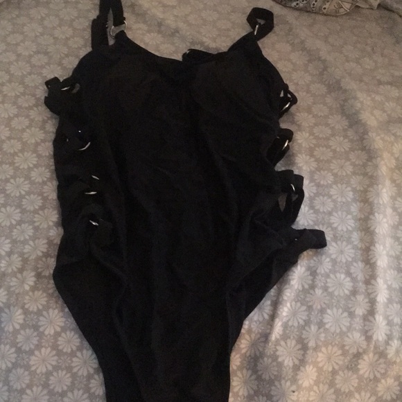 Romwe cut out one piece - Picture 1 of 2